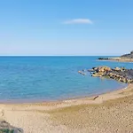 Dina Villa *