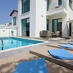 Dina Villa *